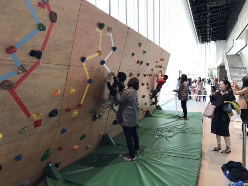 《神奈川県》日産グローバル本社ギャラリー　クライミング体験教室